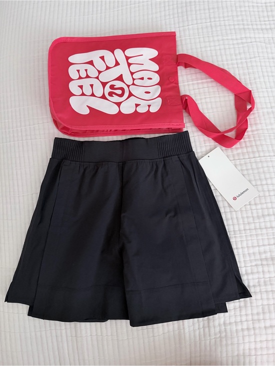 lululemon athletica Pants - lululemon Stretch Wovan Relaxed Black Shorts 4” Original Shopping bag Included